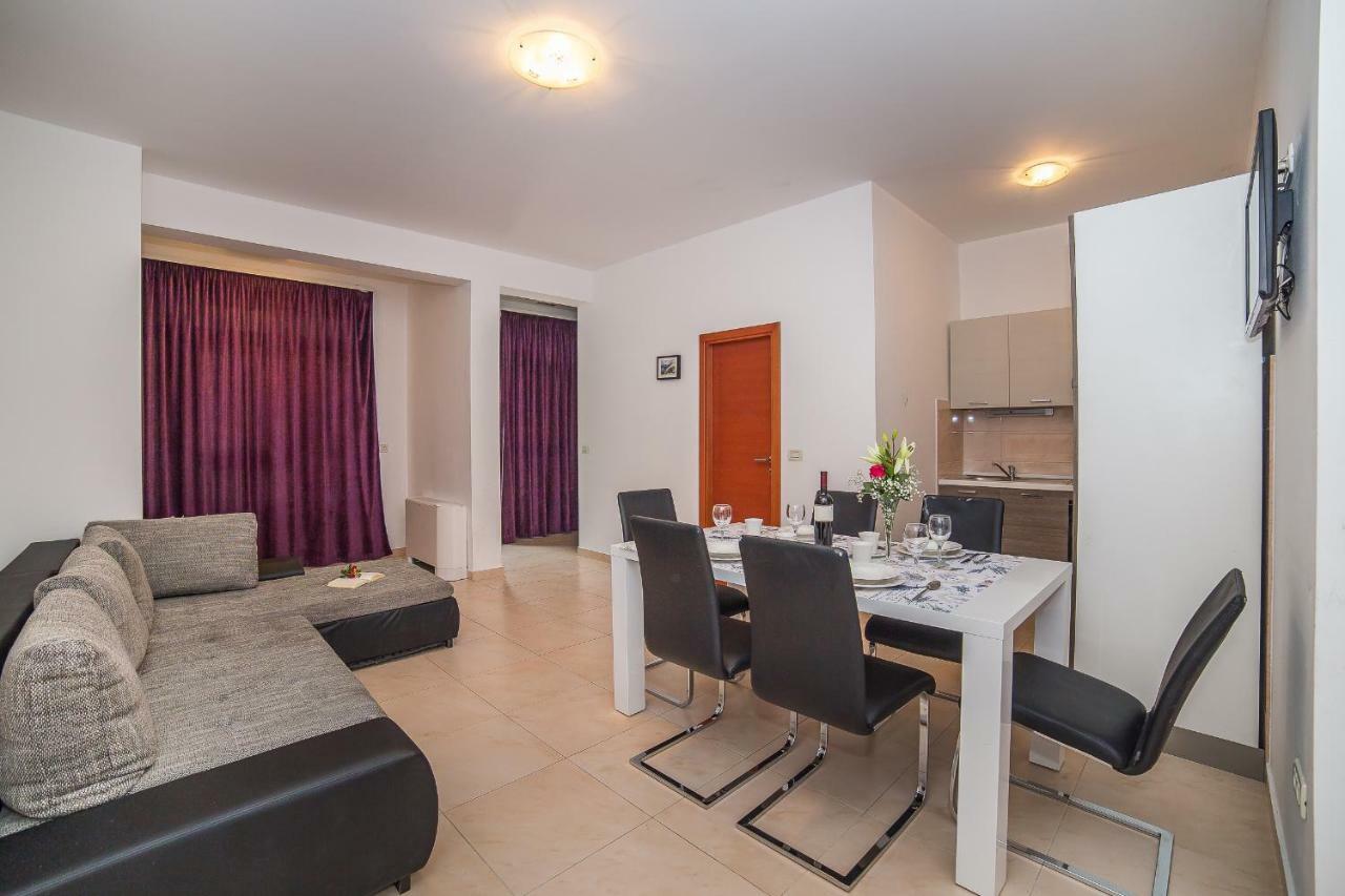 Apartments Mario Migros Makarska Exterior foto